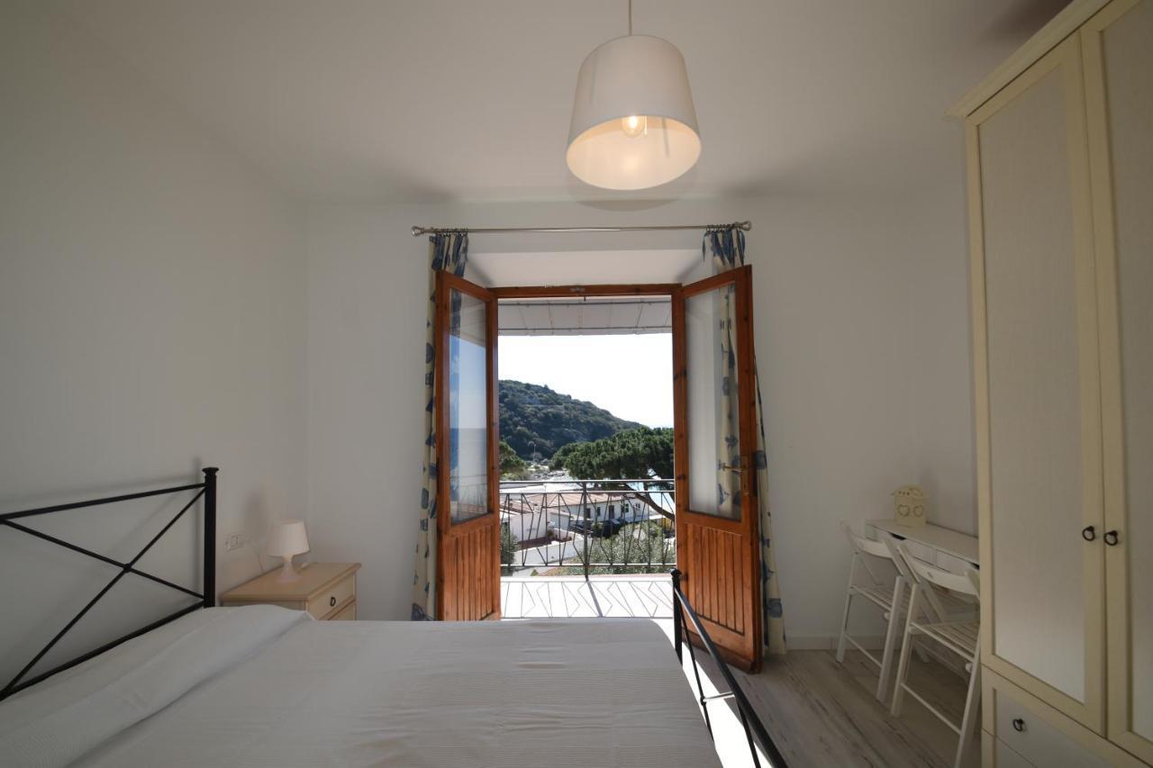 Appartamenti Cavoli - Vista Mare Con Terrazze, Clima E Posti Auto Spiaggia di Cavoli ภายนอก รูปภาพ