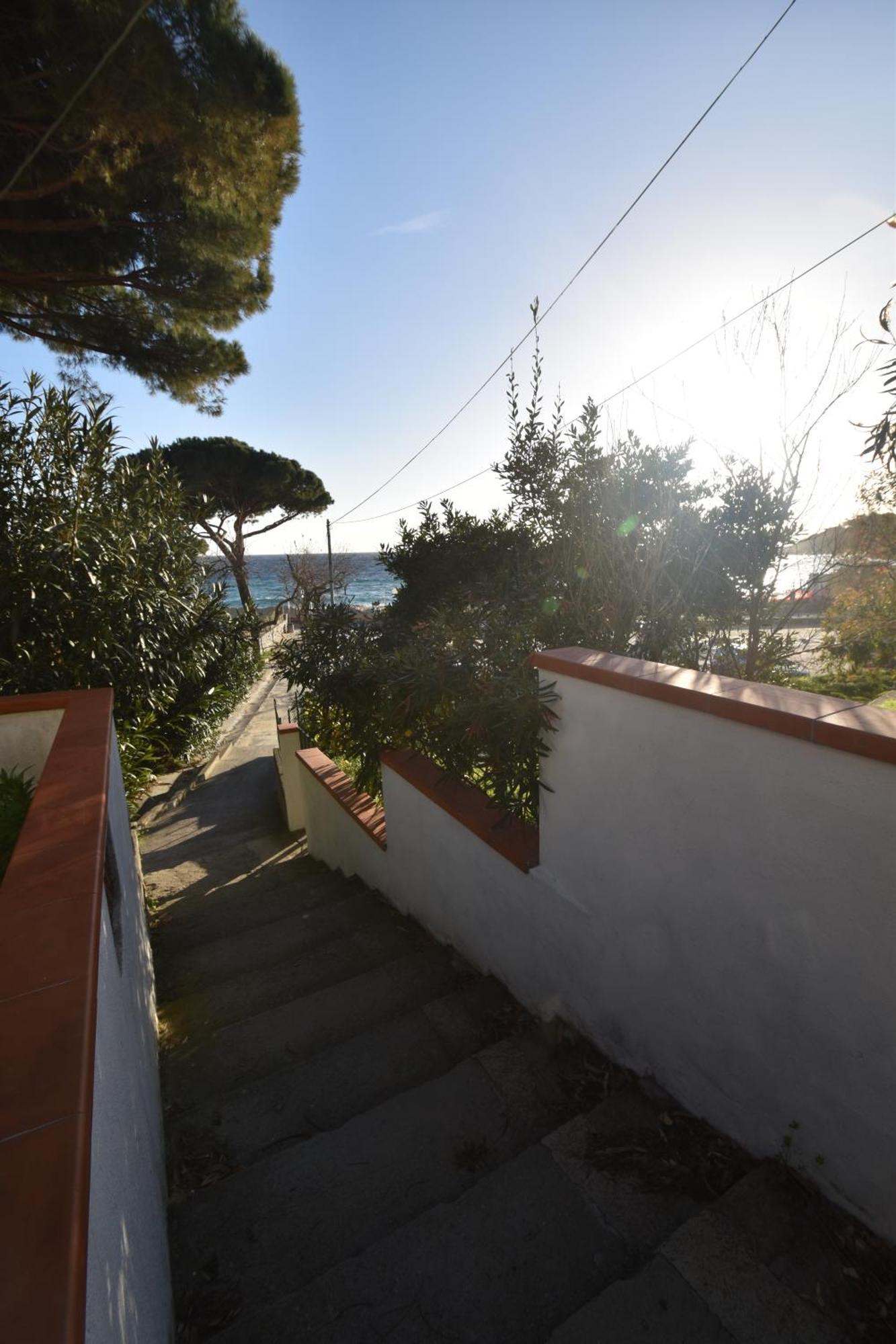 Appartamenti Cavoli - Vista Mare Con Terrazze, Clima E Posti Auto Spiaggia di Cavoli ภายนอก รูปภาพ