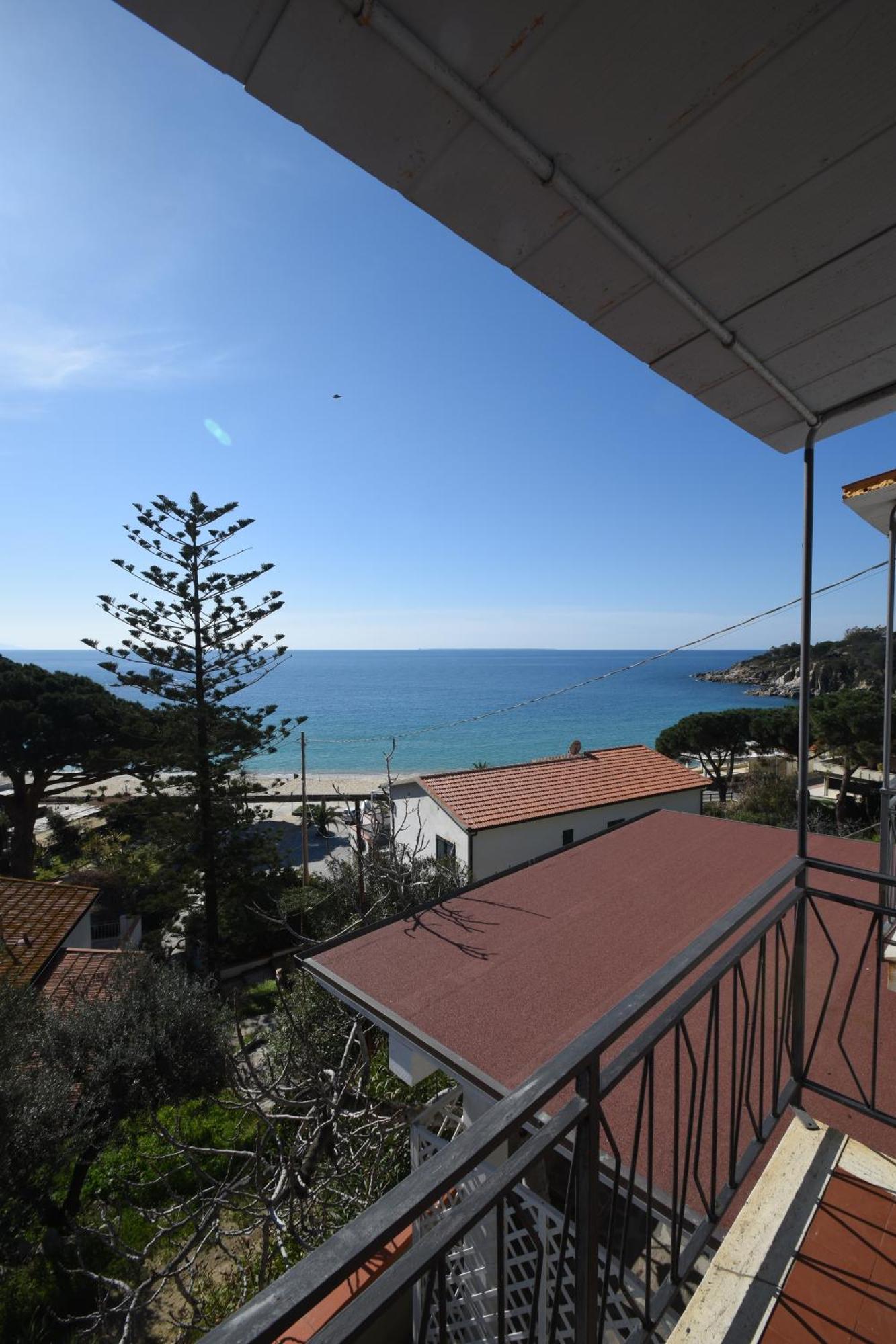 Appartamenti Cavoli - Vista Mare Con Terrazze, Clima E Posti Auto Spiaggia di Cavoli ภายนอก รูปภาพ
