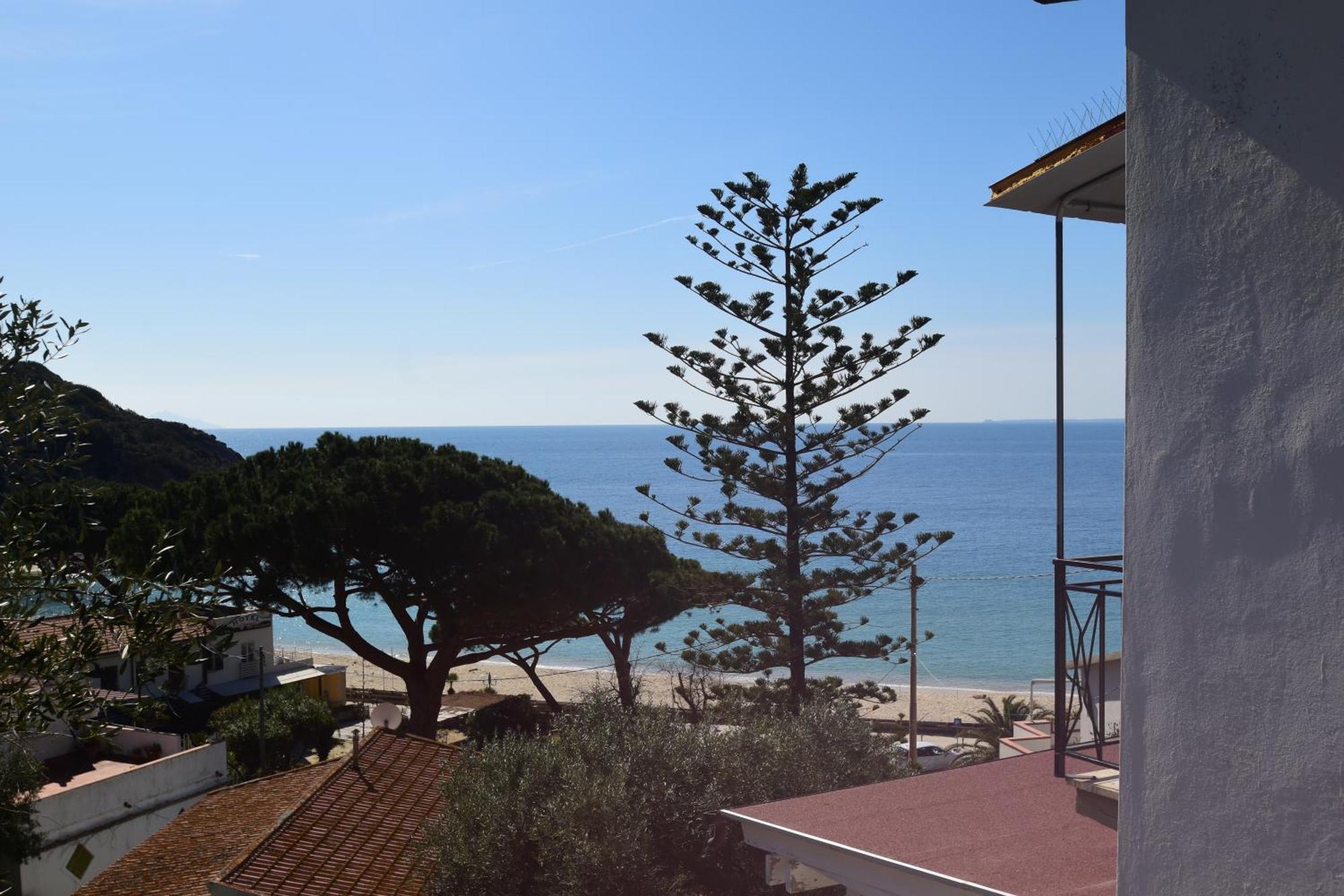 Appartamenti Cavoli - Vista Mare Con Terrazze, Clima E Posti Auto Spiaggia di Cavoli ภายนอก รูปภาพ