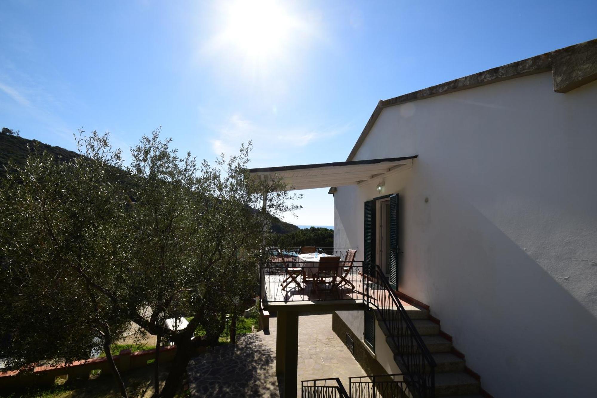 Appartamenti Cavoli - Vista Mare Con Terrazze, Clima E Posti Auto Spiaggia di Cavoli ภายนอก รูปภาพ