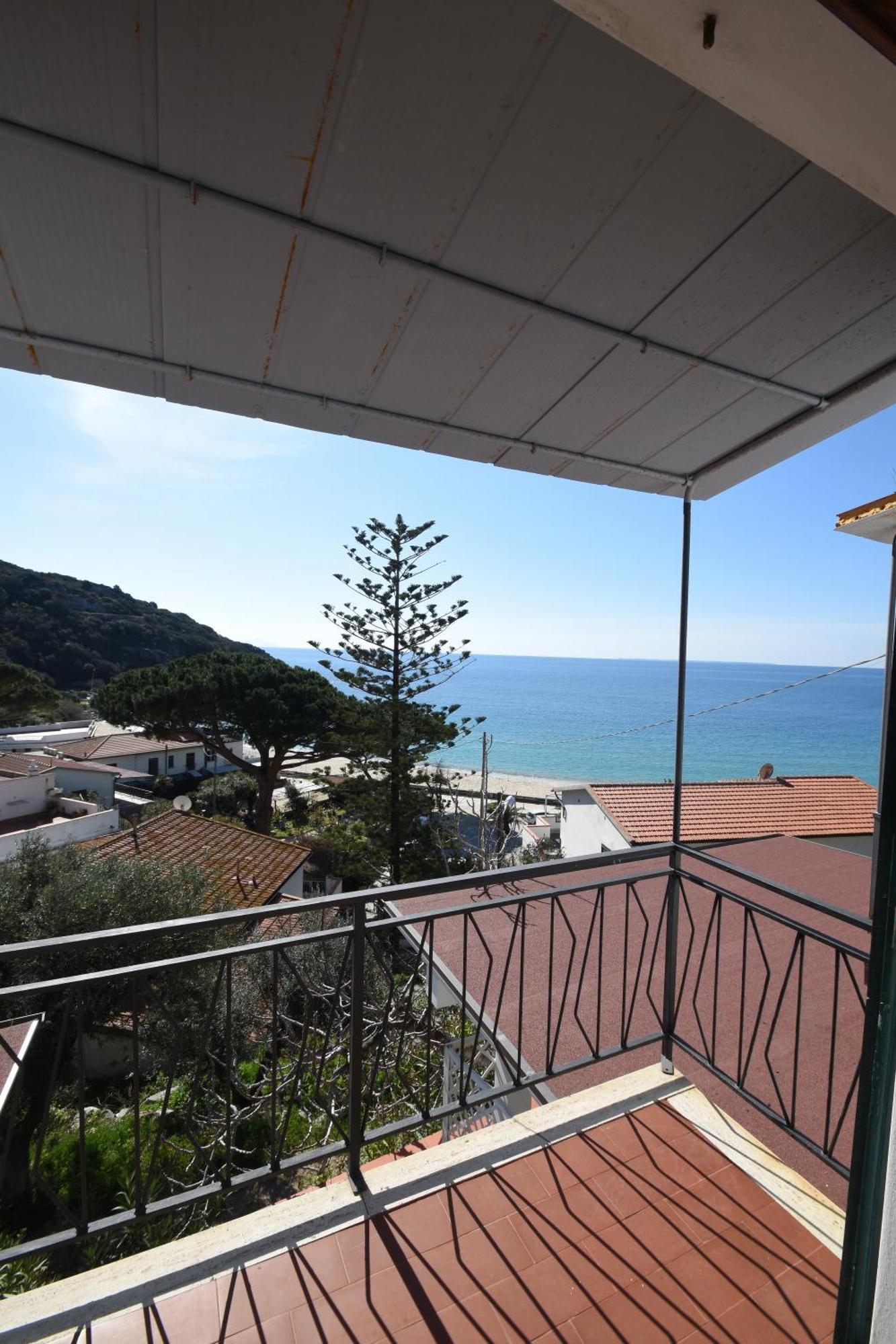 Appartamenti Cavoli - Vista Mare Con Terrazze, Clima E Posti Auto Spiaggia di Cavoli ภายนอก รูปภาพ